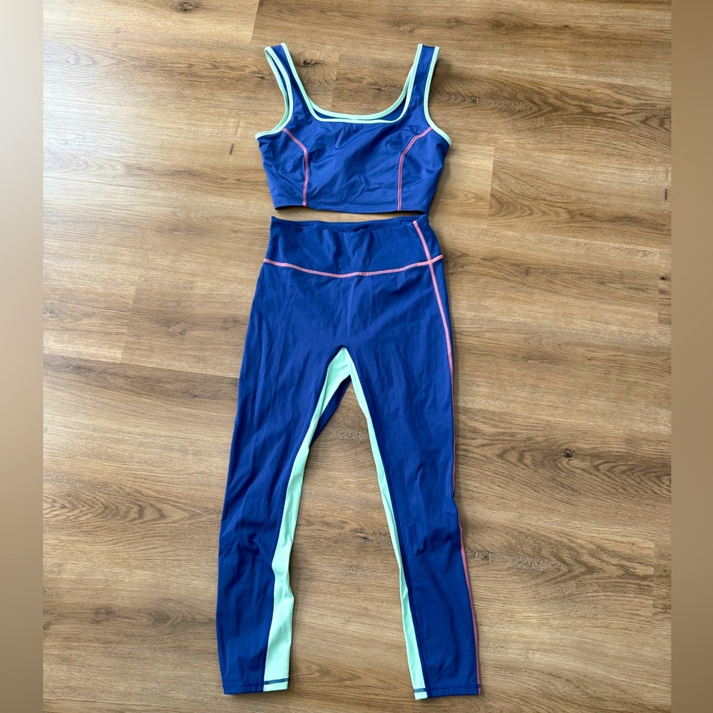 Fabletics Motion 365 Matching Sports Bra built in bra) and Leggings Set .